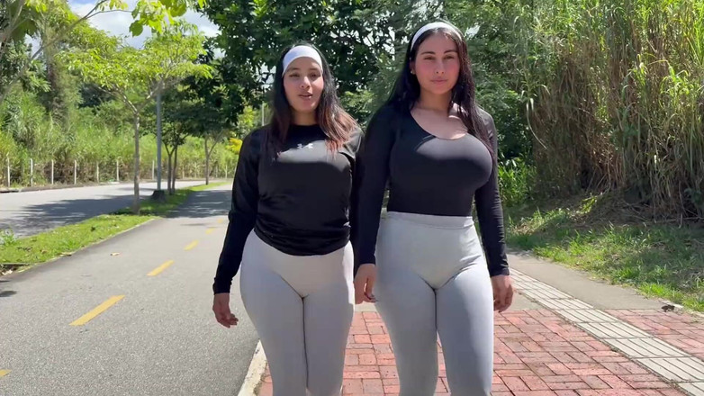 Jenifer Play: 내 엉덩이에 자지를 집어넣지 마세요... 두 소녀와 섹스