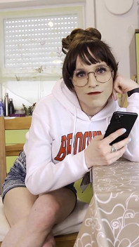 变性女孩的贞操释放挑战！你必须在一分钟内射精！！德语