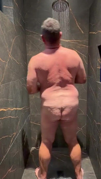 Cewek ini lagi asik mandi sambil bugil