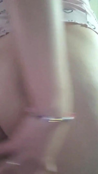 Sexy brunetka nadržená doma