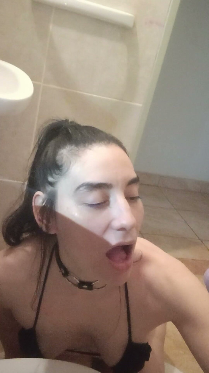 Luli and Indio: Luli Eine menschliche toilette sein, pisse und extremer halsfick