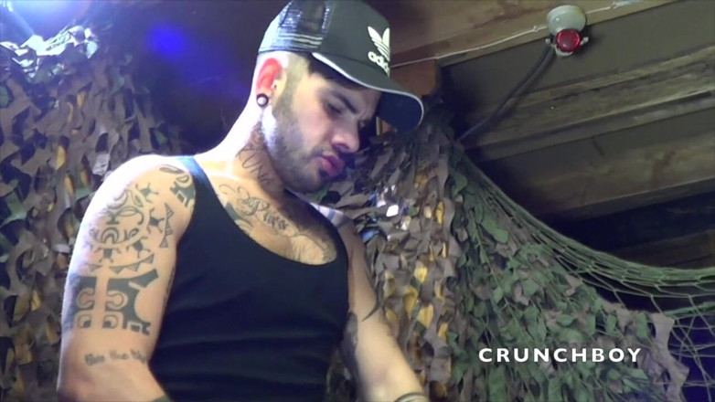 Sex humiliation with french lads: Issac drsně ošukaný Aday Traunem