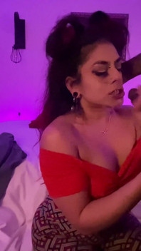 Une latina sexy suce Une grosse noire jusqu’à ce qu’elle reçoive un facial