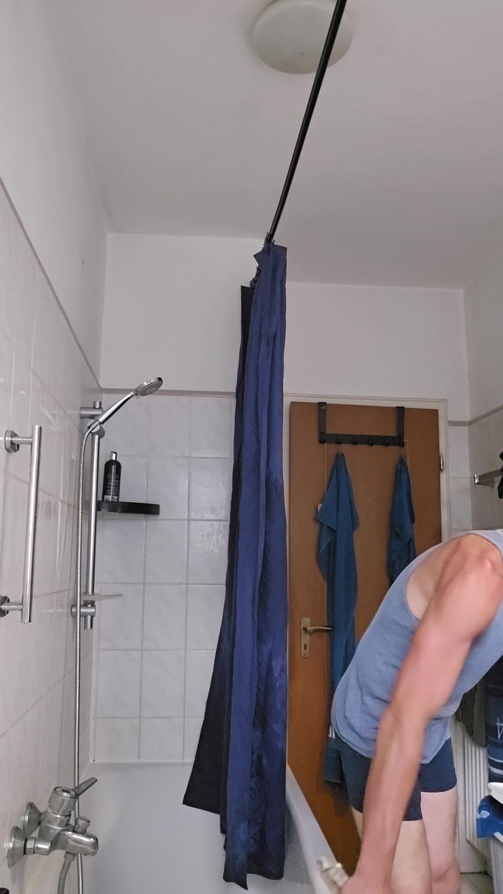 Chris_snoopy_91: En varm sommardag del 4 duschar efter jobbet