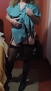 Я прихожу домой с работы в возбужденном, и я показываю себя перед мужем горничной, мне нужно трахаться
