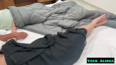 Your Alisha: 호텔 방에서 침대를 공유하고 따먹히는 배다른 아들과 배다른 아들