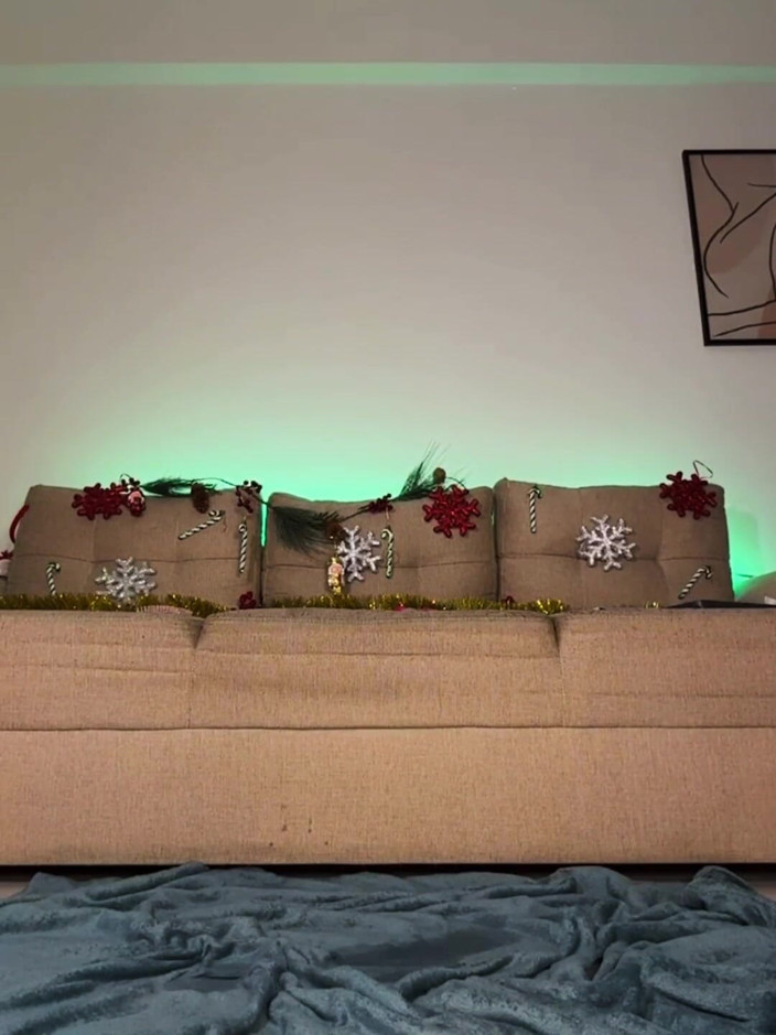 JuiceLussie: Scopando la figa a testa in giù così forte