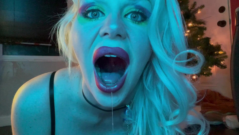 Sultry Silvea: La sensuale silvea gioca sotto l'albero di natale