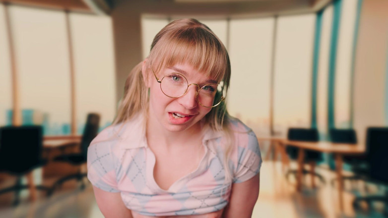 Jolie Lyon: Я офісна повія як покарання вітчима