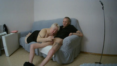 Zona901: Ibu mertua yang lagi asik masturbasi dientot habis-habisan sama kontol...