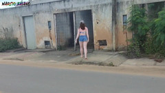 MARCIO BAIANO: 小便紧致的女孩进入废弃的建筑，用大鸡巴操一个男人