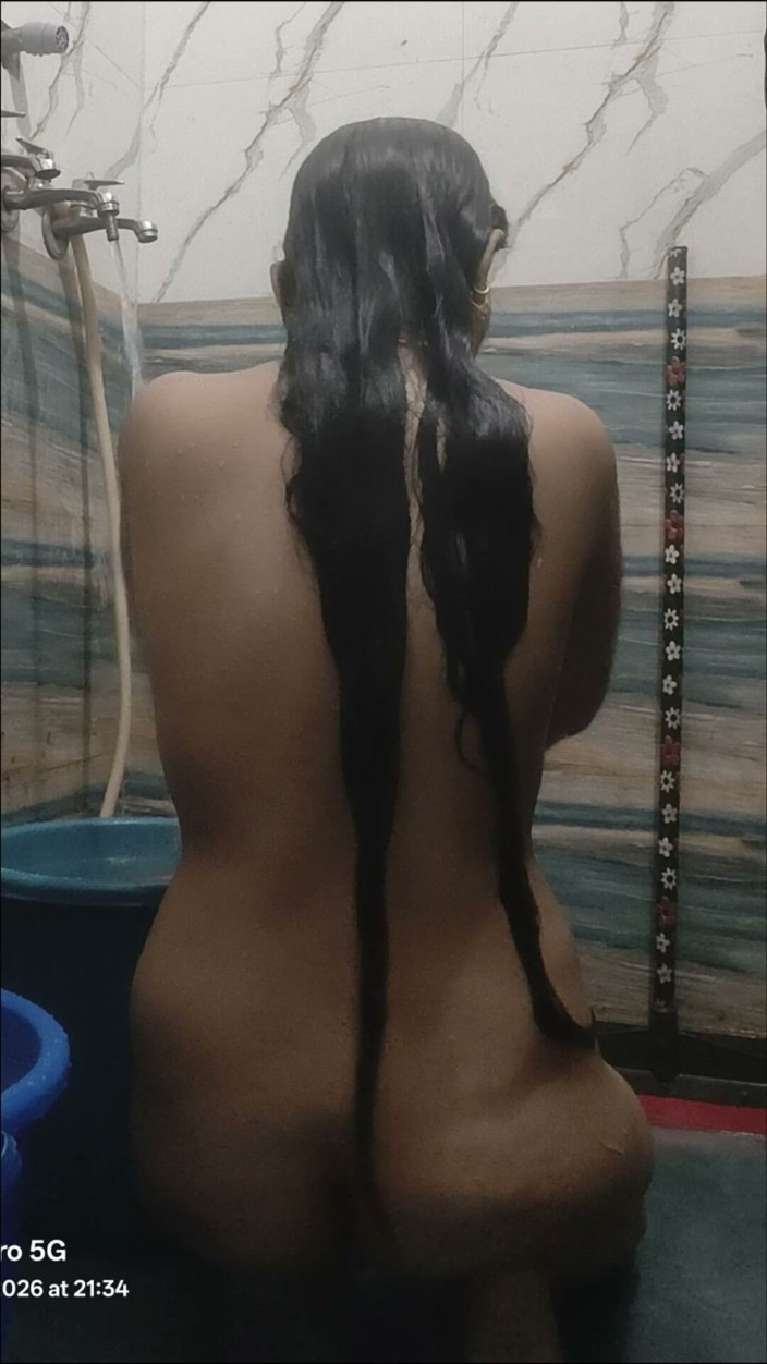 Lustybhabhi: desi bhaabhi shovar le rahi hai aur stan dikha rahi...