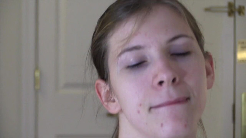 Real Amateur Sluts: Skinny slut girl Sierra dildo riding!