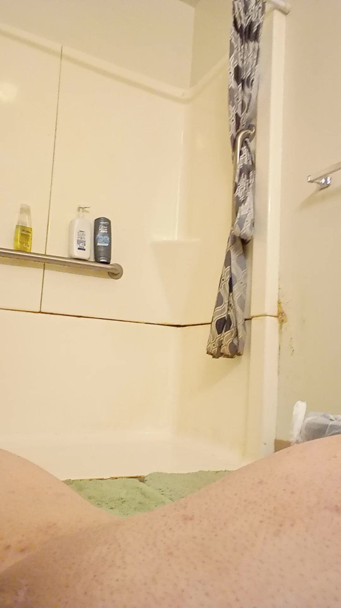 JG Risk: 7-6-2024 lantai kamar mandi ngocok kontol bagian 1