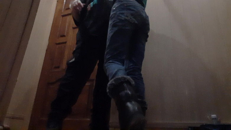 Lesbian-illusion: 私は汚いロシア語でオーラルセックスで宅配便を誘惑した