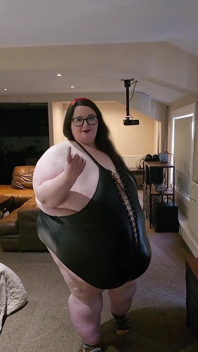 Sexig SSBBW Röv och mage promenader i läder kostym del 2