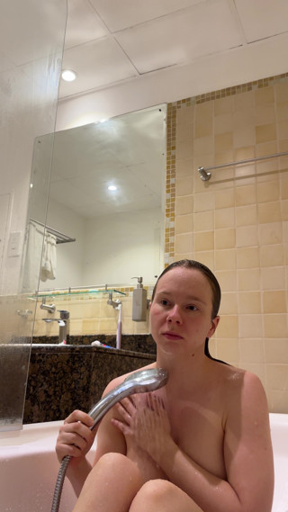 SweetLucy96: Würdest Du Dich Von Mir Anpissen Lassen?