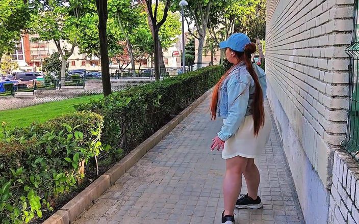 Latincurvyredhead: Vợ của anh kế của tôi yêu cầu tôi giúp...