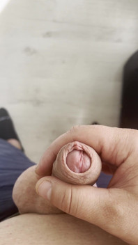 Young Man Masturbates and Close-ups in HD Quality