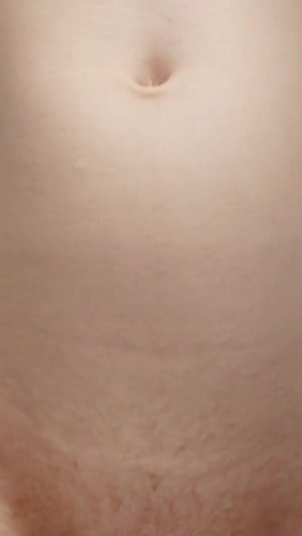 HotRedWildcat: 내 작은 젖탱이를 마사지하고 내 보지를 가까이 문지르기