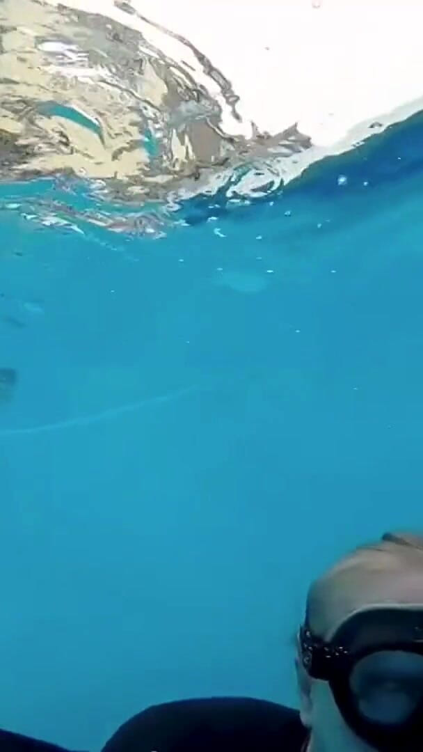 UKCuteGirl Lucy Lauren: Instrucțiuni de masturbare în costum umed subacvatic în piscina mea privată
