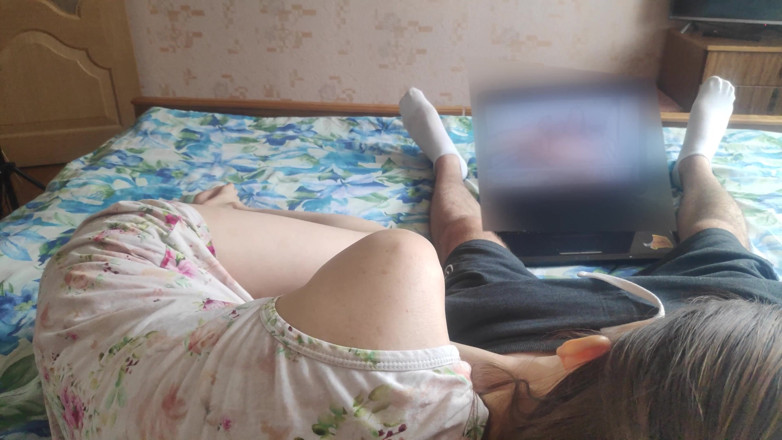 Sasha Green: Elle se masturbe et suce une bite à son demi-frère en...