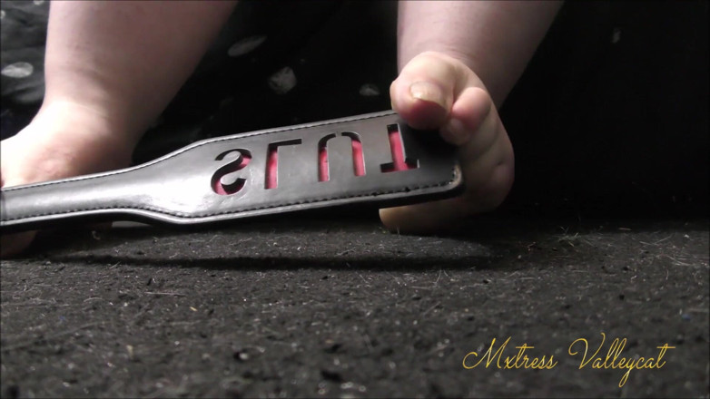 Mxtress Valleycat: A spanking good foot tease