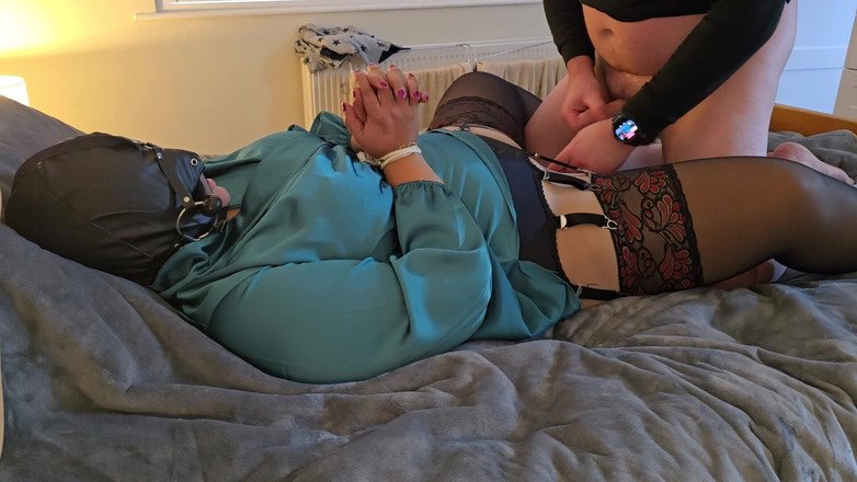 Slutty Ms B: Dvojitý výstřik do kundičky