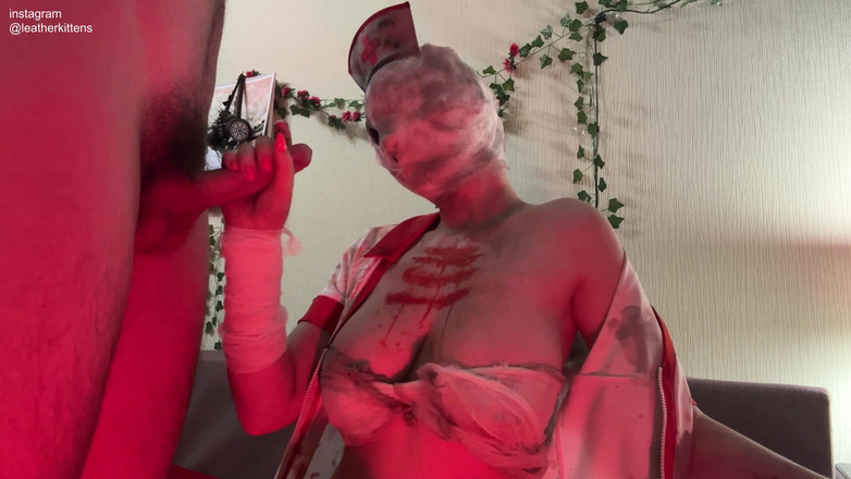 leathers_kittens: Pielęgniarka z Silent Hill przyszła do mojego domu w Halloween,...