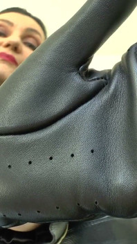 Aroma Kulit Yang Menggairahkan! Sniff My Gloves! Lady Victoria Valente