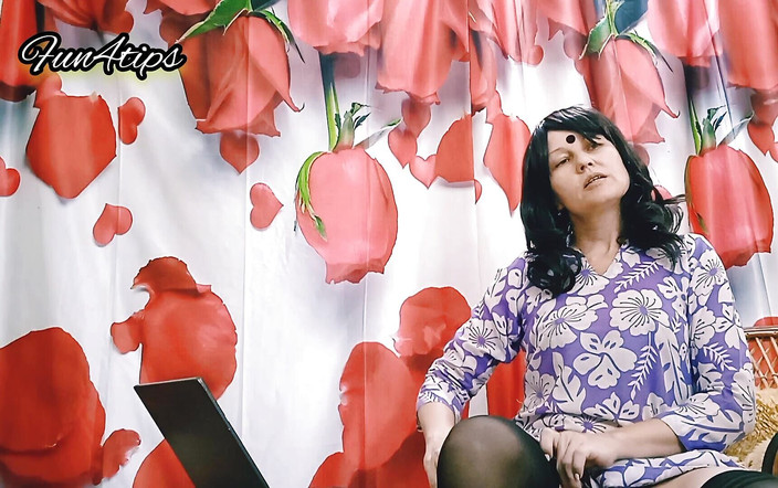 Bolly Karma: Succhia il cazzo mentre le tette fuori si mostra