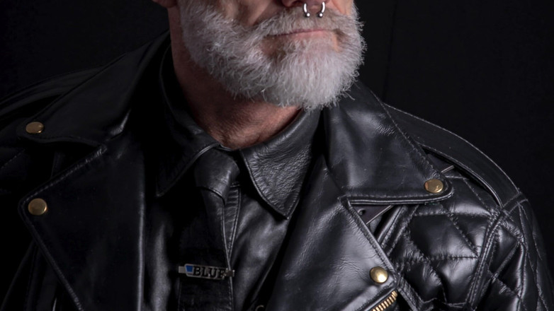 MusclesCigarsFFPig: 穿戴式假皮革爸爸