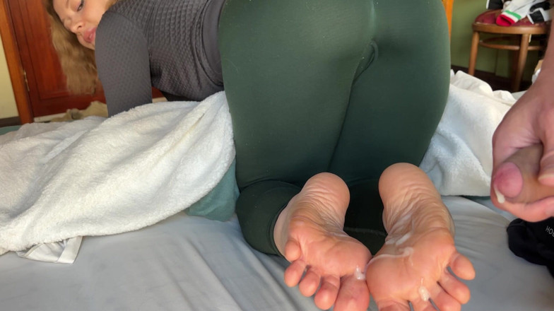 Spacenintenda: ¡Las suelas sudorosas de la madrastra hace tickles después de...