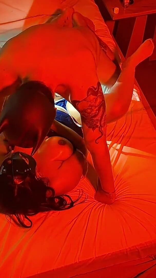 The Influencer Debuts with a Well-endowed Man, Without a Condom and Covered in Oil Until He Ejaculates Inside Her. (Handreay Handre)