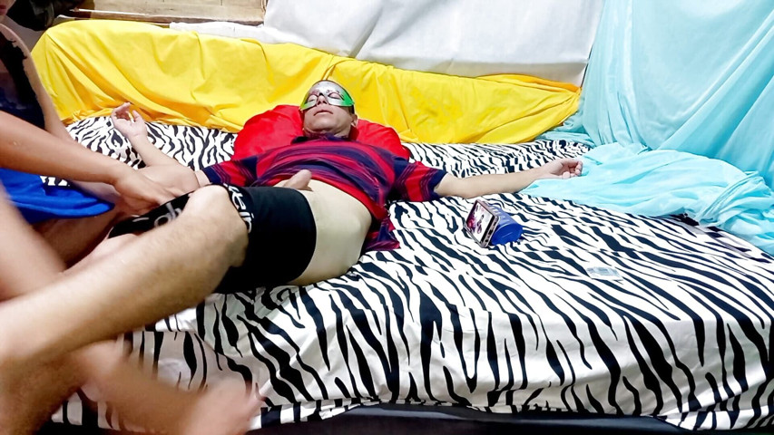 Experienced Stepdaughter! She Puts Her Stepfather's Penis in Her Mouth and Gives Him a Blowjob with Deep Throat (Anarusa)