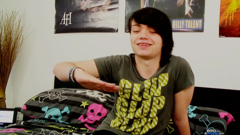 Homo Emo: Domino เรียนรู้วิธีอวดควยที่ลูบไล้