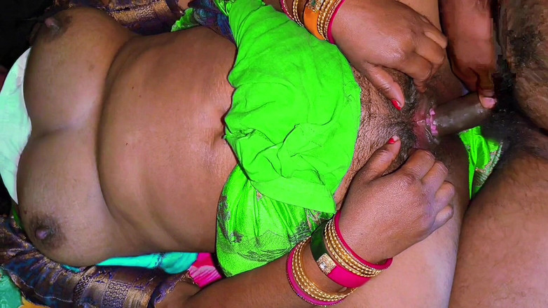 Sumang studio: 수만 바비의 보지에 자신의 성기를 문지르고 시오후키하는 의붓여동생. 새 결혼한 마누라를 떠나 만든 의붓여친