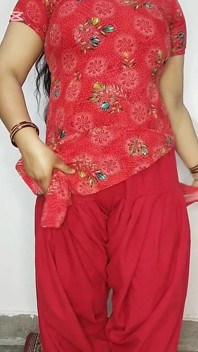 Solo indien - show complet de corps nu avec une jolie fille desi de 18 ans
