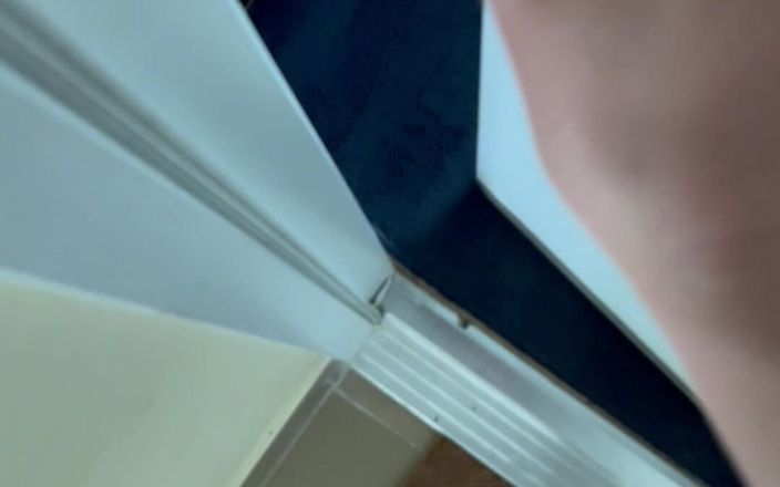 Feet: POV: o Som dos Flip-flops Quando Caminha em Leggings Cinza