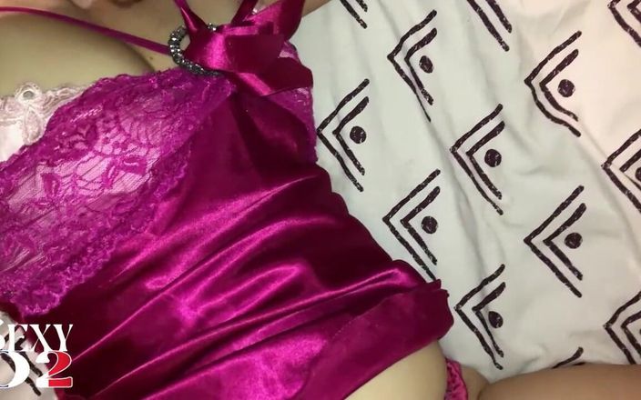 Sexy O2: 1637 - satinrotes kleid, tanga, weiße schlampe, doggystyle, pOV, halsfick, zungenanal