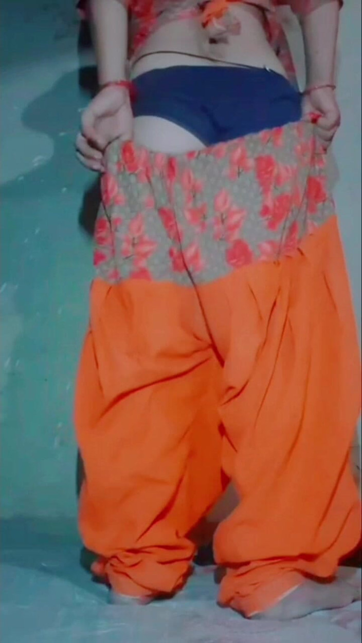 TricolorMusic3: Ragazza carina indiana molto sexy e tette calde sesso affamato...