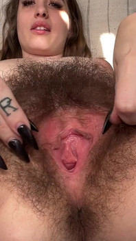 Exploración de extensión de coño peludo