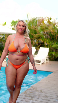 All You Need This Summer Is a Wet Pool and a Thick Girl