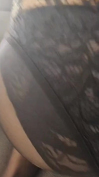 Wanita dewasa dengan lingerie seksi