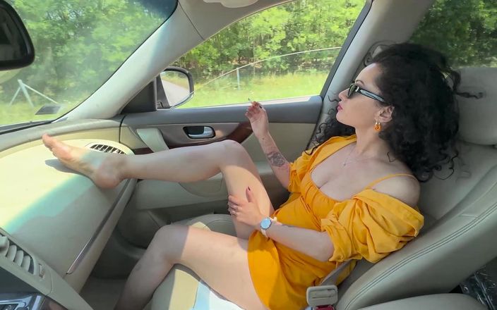 Stacy Bloom: Pisse, squirt, fisting ma chatte dans la voiture au hasard