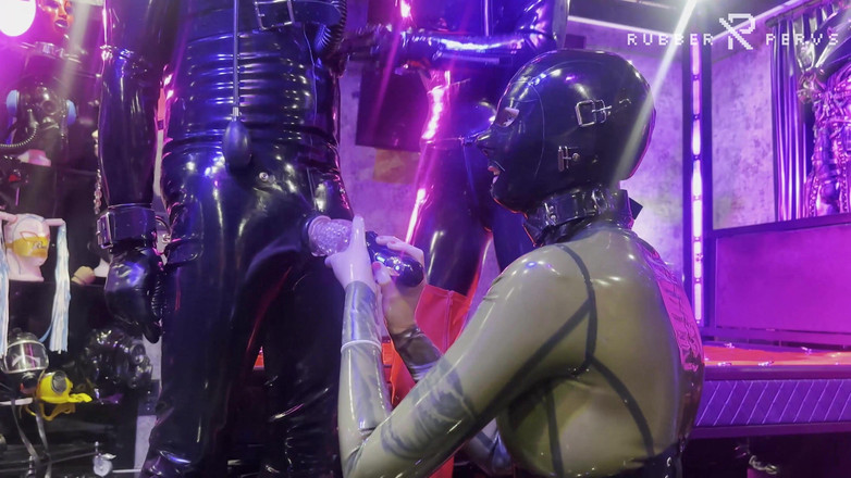 Rubber pervs: Perv in the Vacuum Tower with Ava Fetishart Fucking Rubber -...
