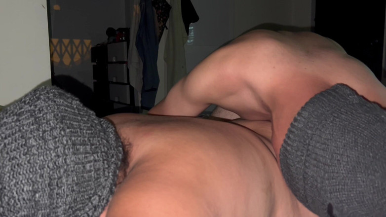 Stepmom_with_big_tits: Jedzenie soczystej cipki mojego napalonego sąsiada jest bardzo przyjemne