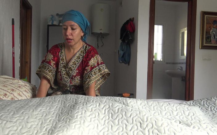 Souzan Halabi: Nettoyage infidèle avec une touriste noire dans un hôtel à Istanbul