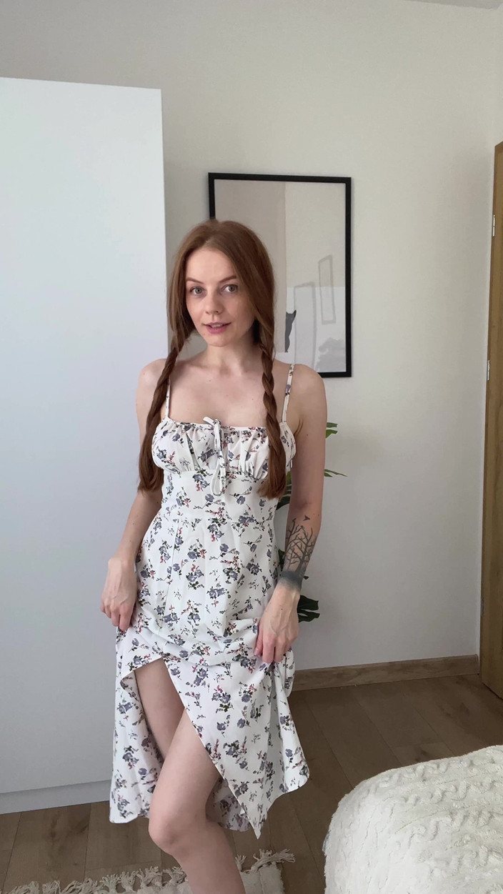 LadyInBad: Schüchternes Rothaariges Mädchen Mit Zöpfen Strippt, Damit Du Deine Großen...