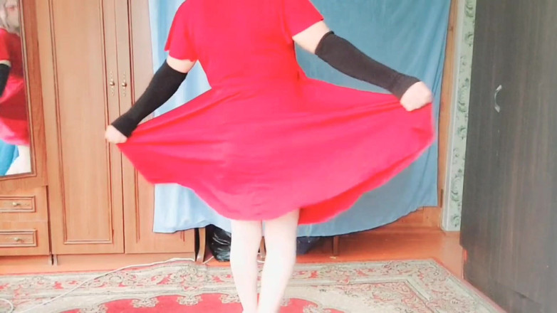 Kitty_Cross: Carina trans spompina un bacio alla telecamera